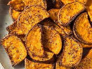 Рецепта Сладки картофи с куркума и канела печени на фурна за гарнитура